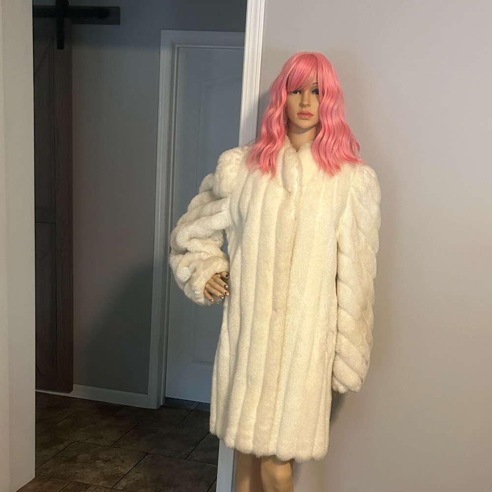 Vintage Jordache Elegant Cream Faux Fur Coat Made in USA 🇺🇸